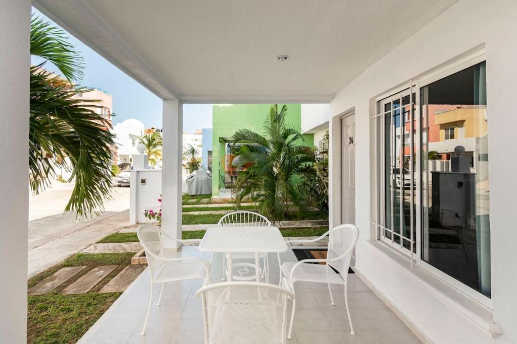 Micro Studio Perfect For Backpackers, Couples, 3 Min Drive To Playa El Nino カンクン エクステリア 写真